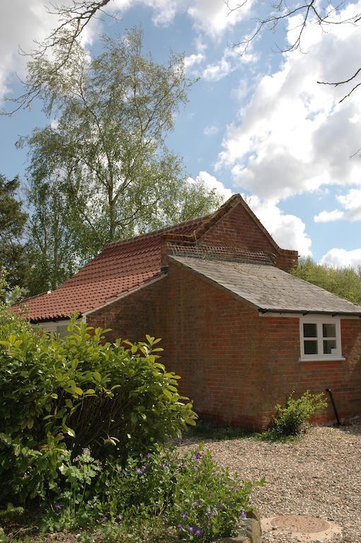 Field Cottage Bed And Continental Breakfast East Harling Room photo