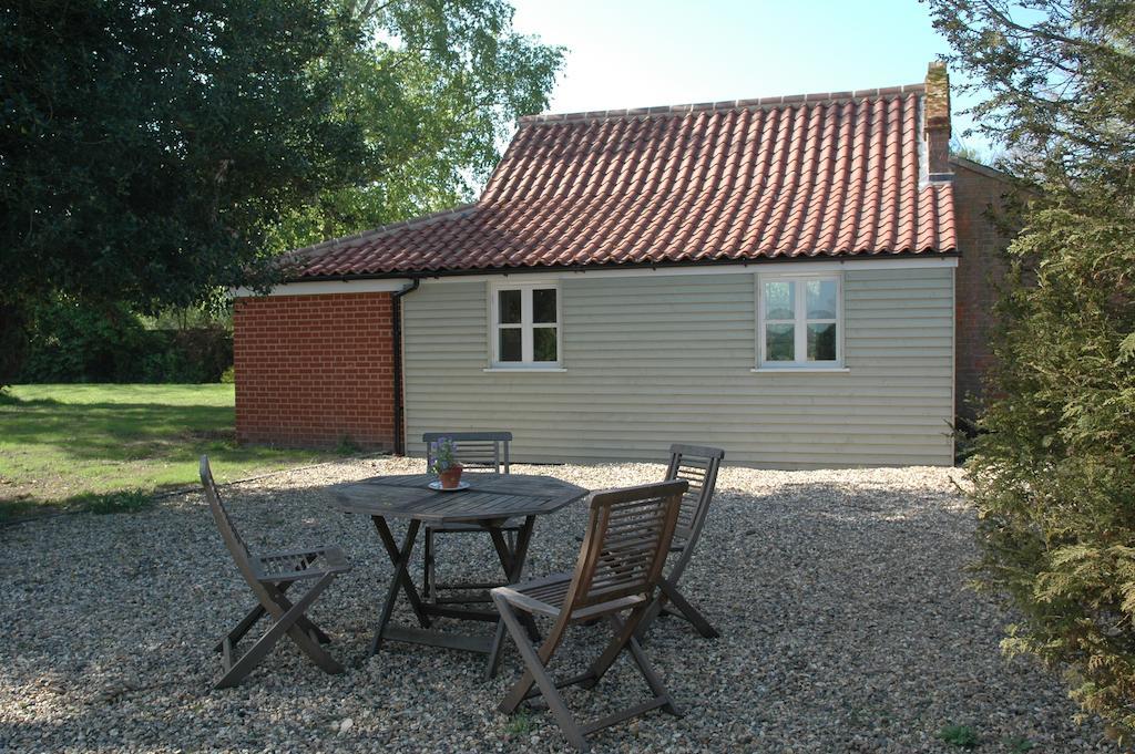 Field Cottage Bed And Continental Breakfast East Harling Room photo